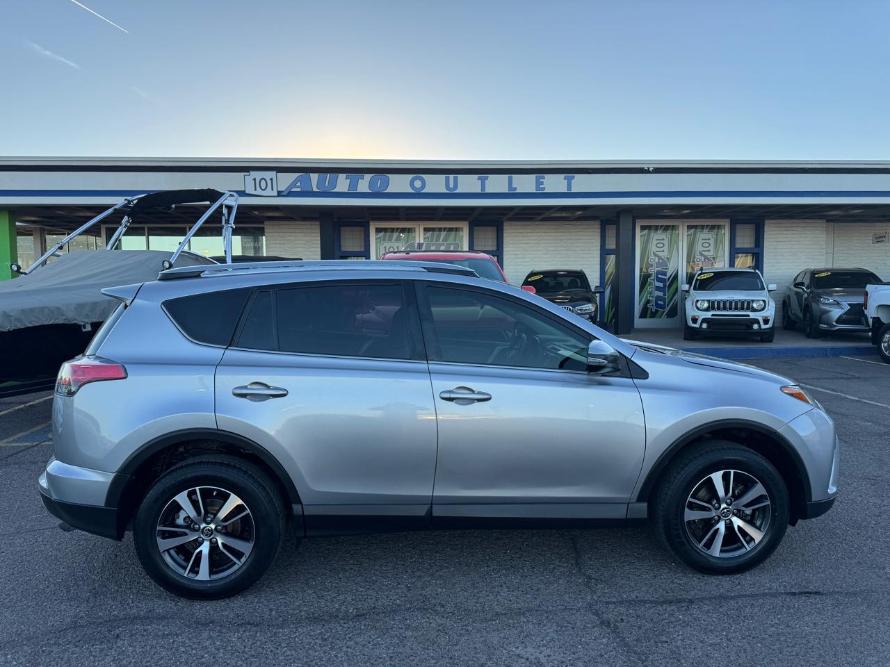 Toyota RAV4 XLE FWD (Natl) 2018