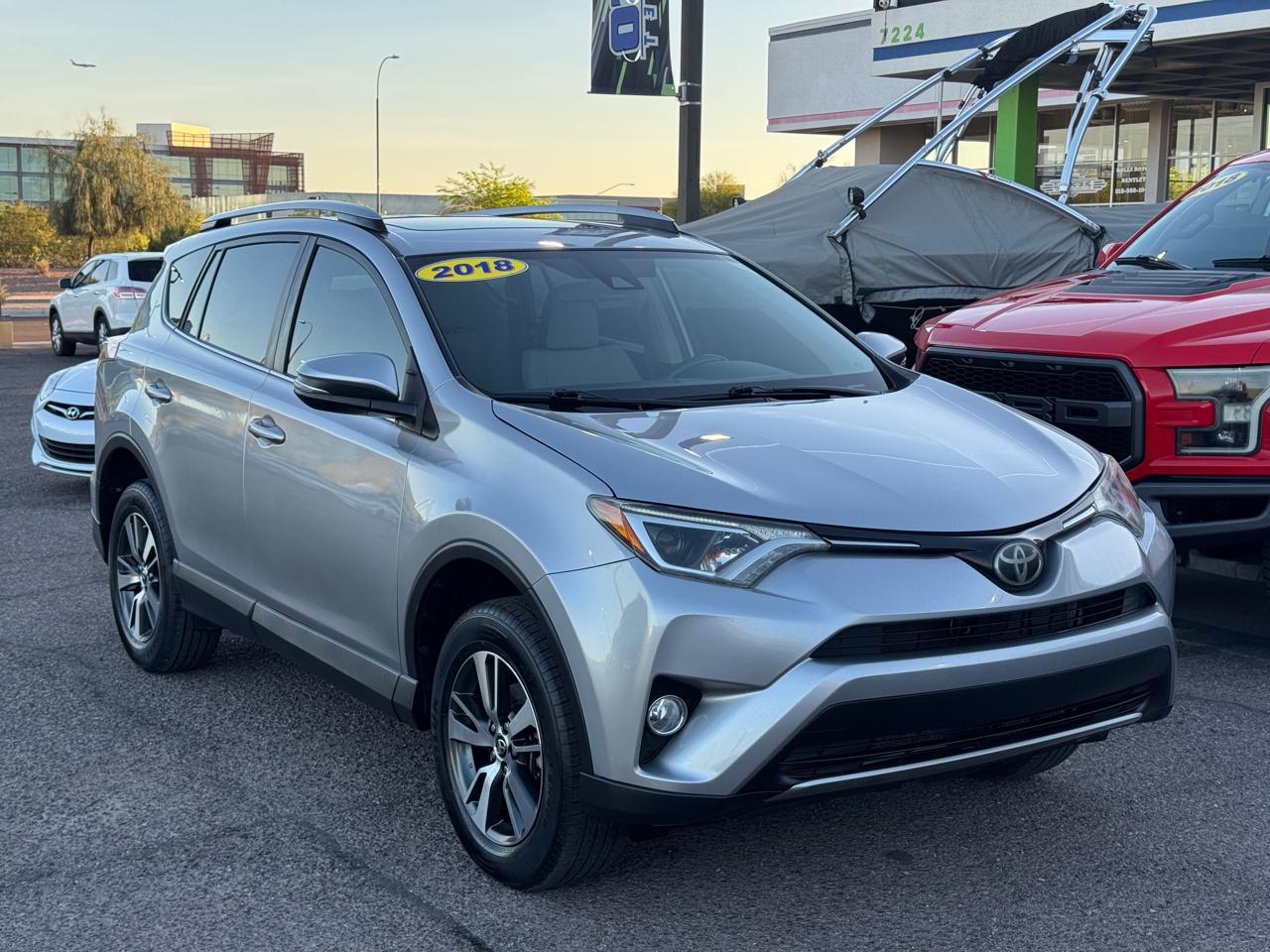 Toyota RAV4 XLE FWD (Natl) 2018