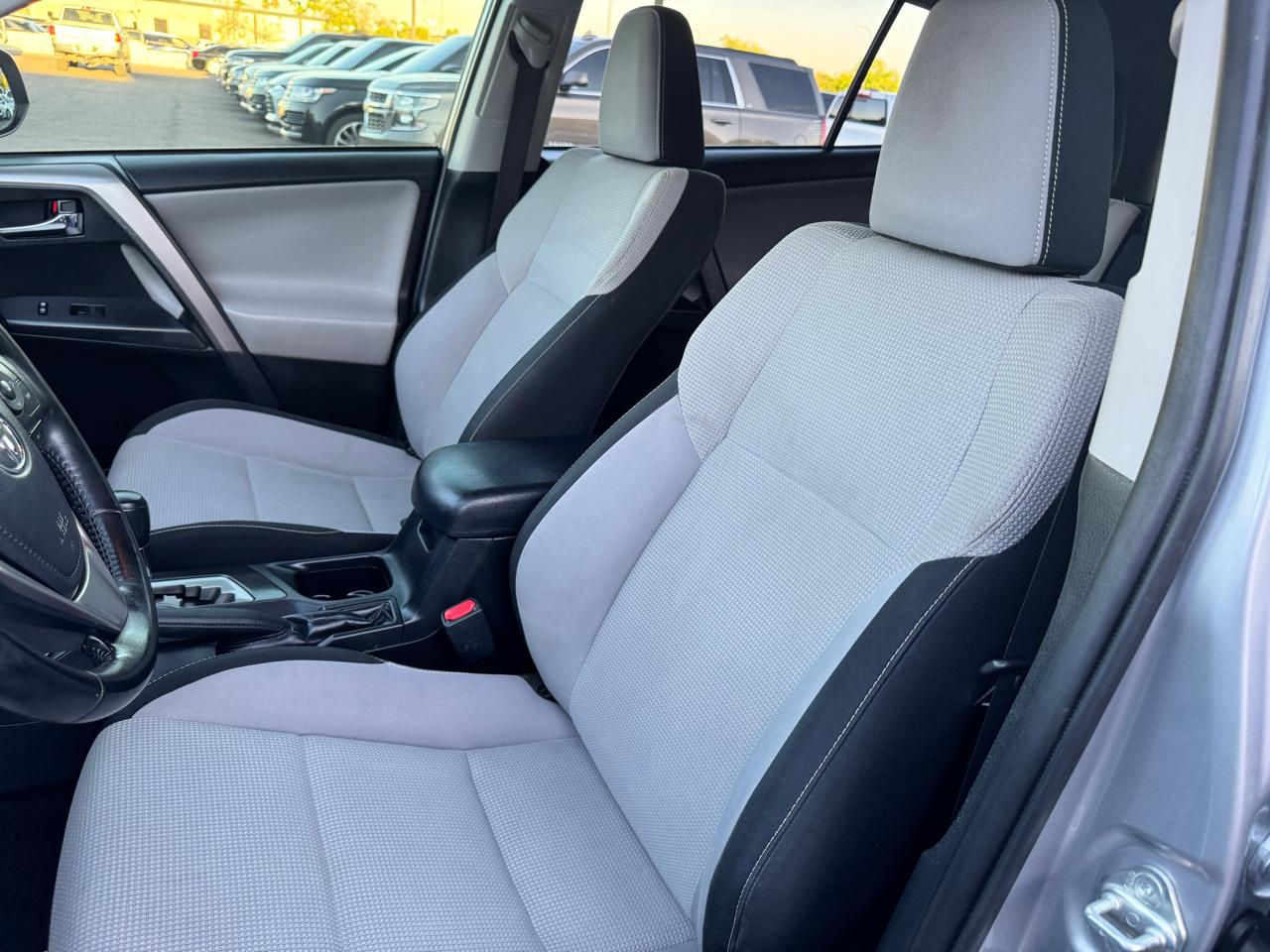 Toyota RAV4 XLE FWD (Natl) 2018