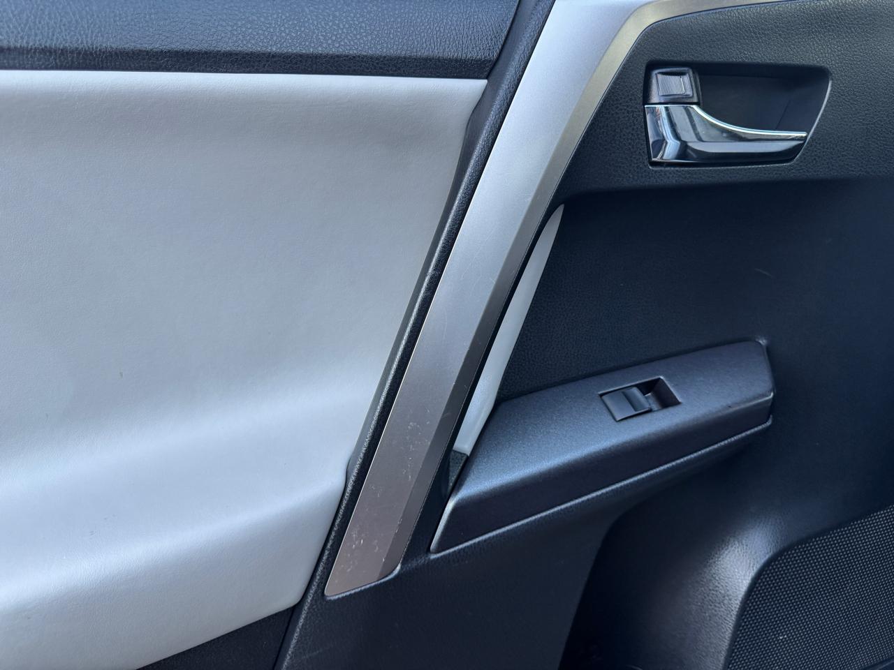 Toyota RAV4 XLE FWD (Natl) 2018