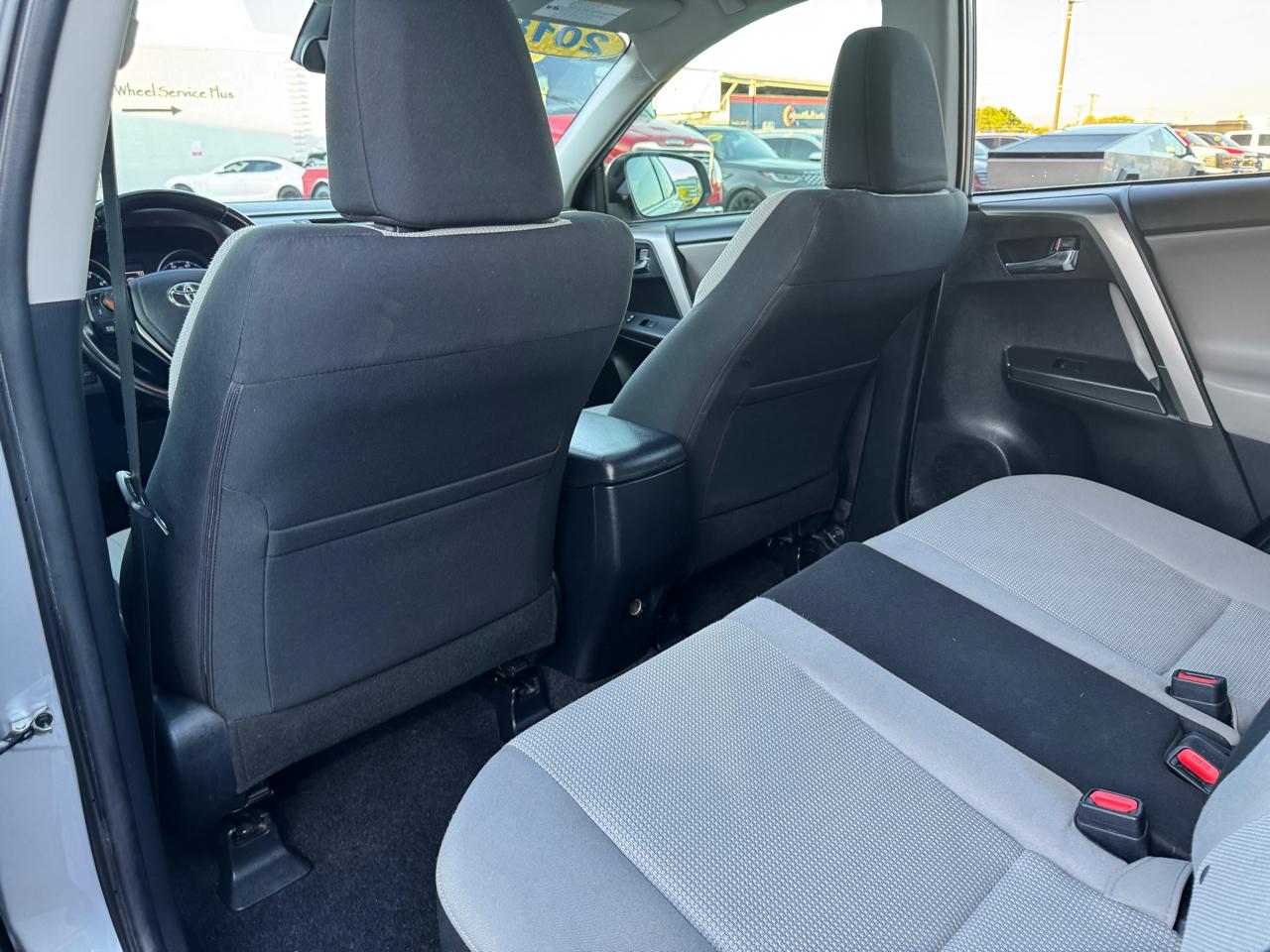 Toyota RAV4 XLE FWD (Natl) 2018
