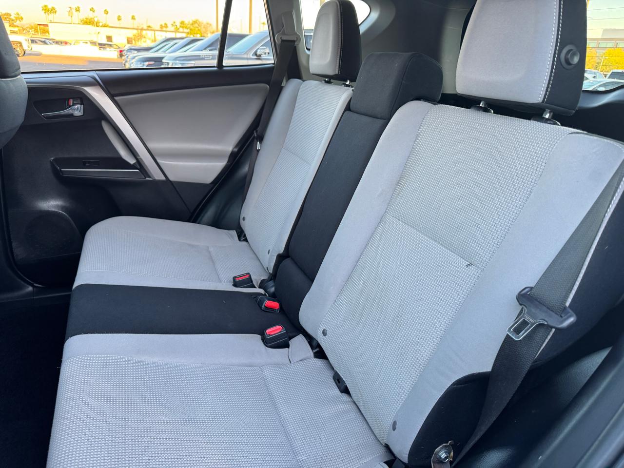 Toyota RAV4 XLE FWD (Natl) 2018