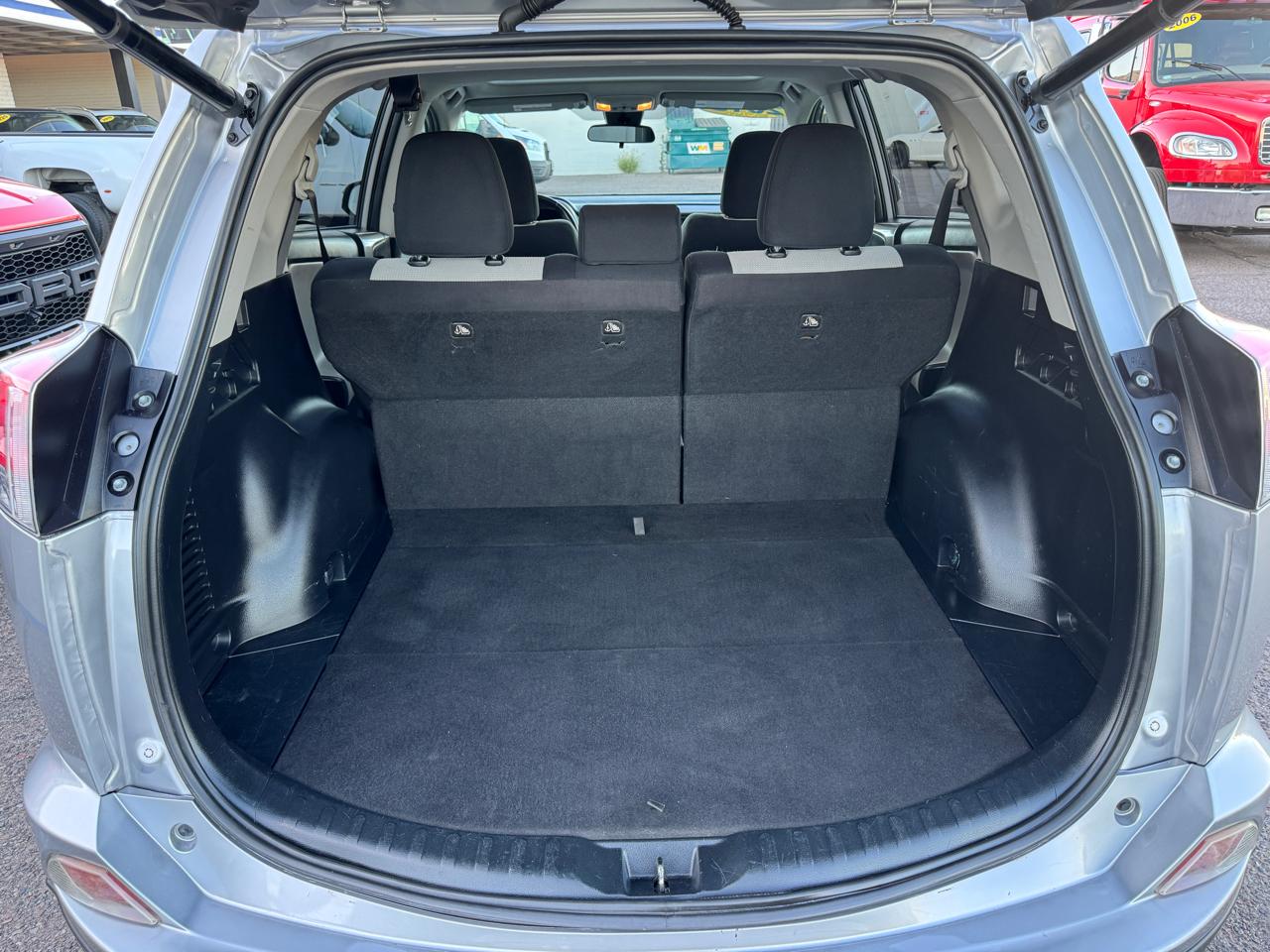 Toyota RAV4 XLE FWD (Natl) 2018