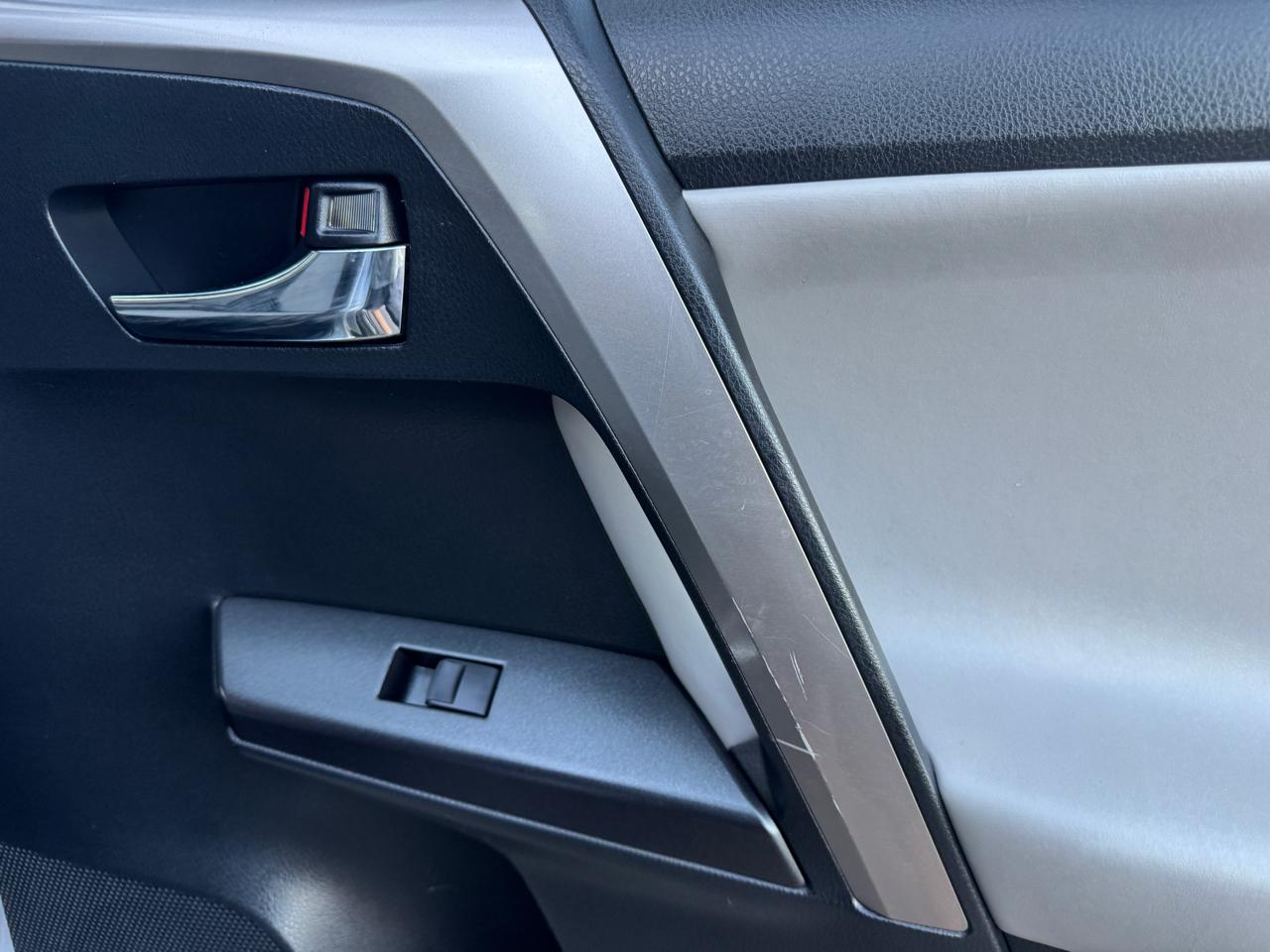 Toyota RAV4 XLE FWD (Natl) 2018