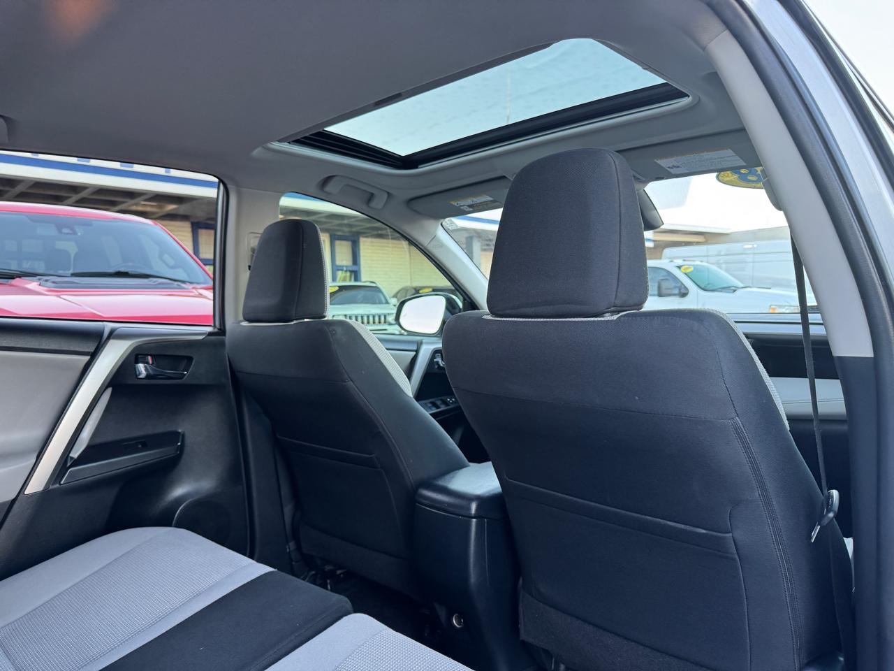 Toyota RAV4 XLE FWD (Natl) 2018