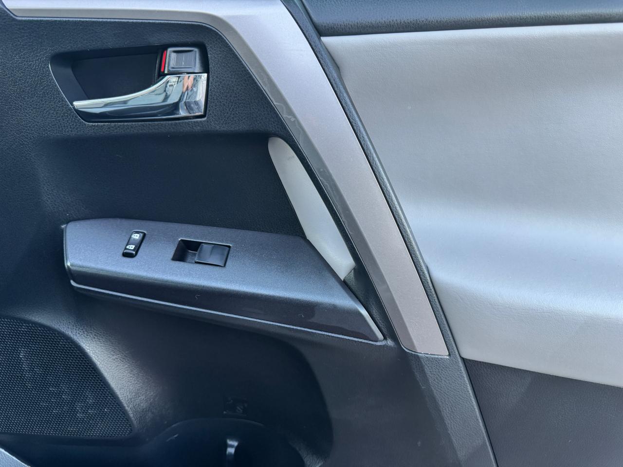 Toyota RAV4 XLE FWD (Natl) 2018