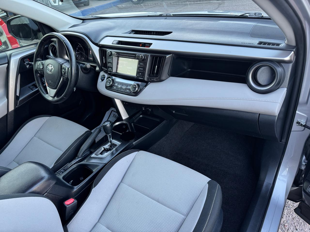 Toyota RAV4 XLE FWD (Natl) 2018