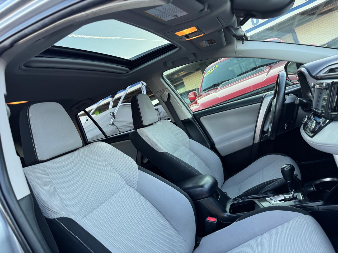 Toyota RAV4 XLE FWD (Natl) 2018