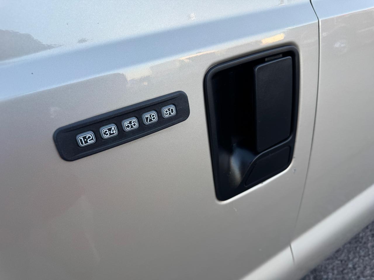 Ford Super Duty F-250 SRW 4WD Crew Cab 156" XLT 2009