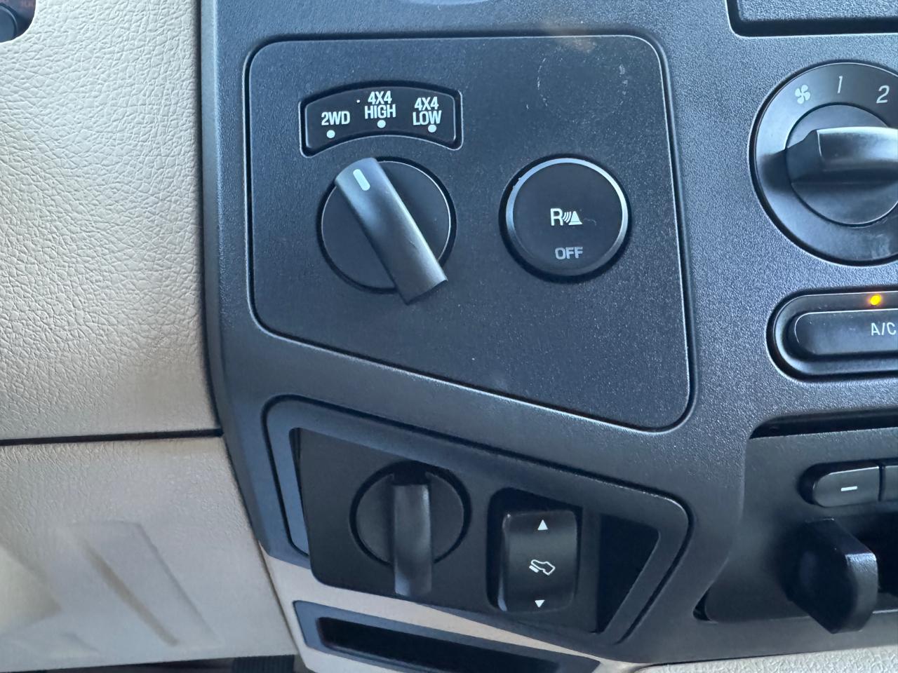 Ford Super Duty F-250 SRW 4WD Crew Cab 156" XLT 2009