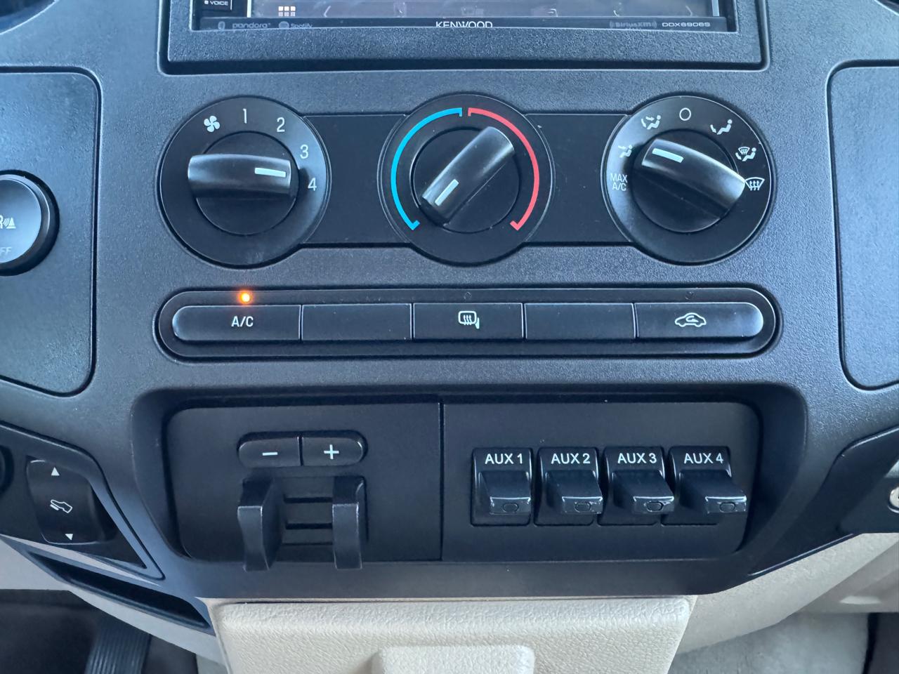 Ford Super Duty F-250 SRW 4WD Crew Cab 156" XLT 2009