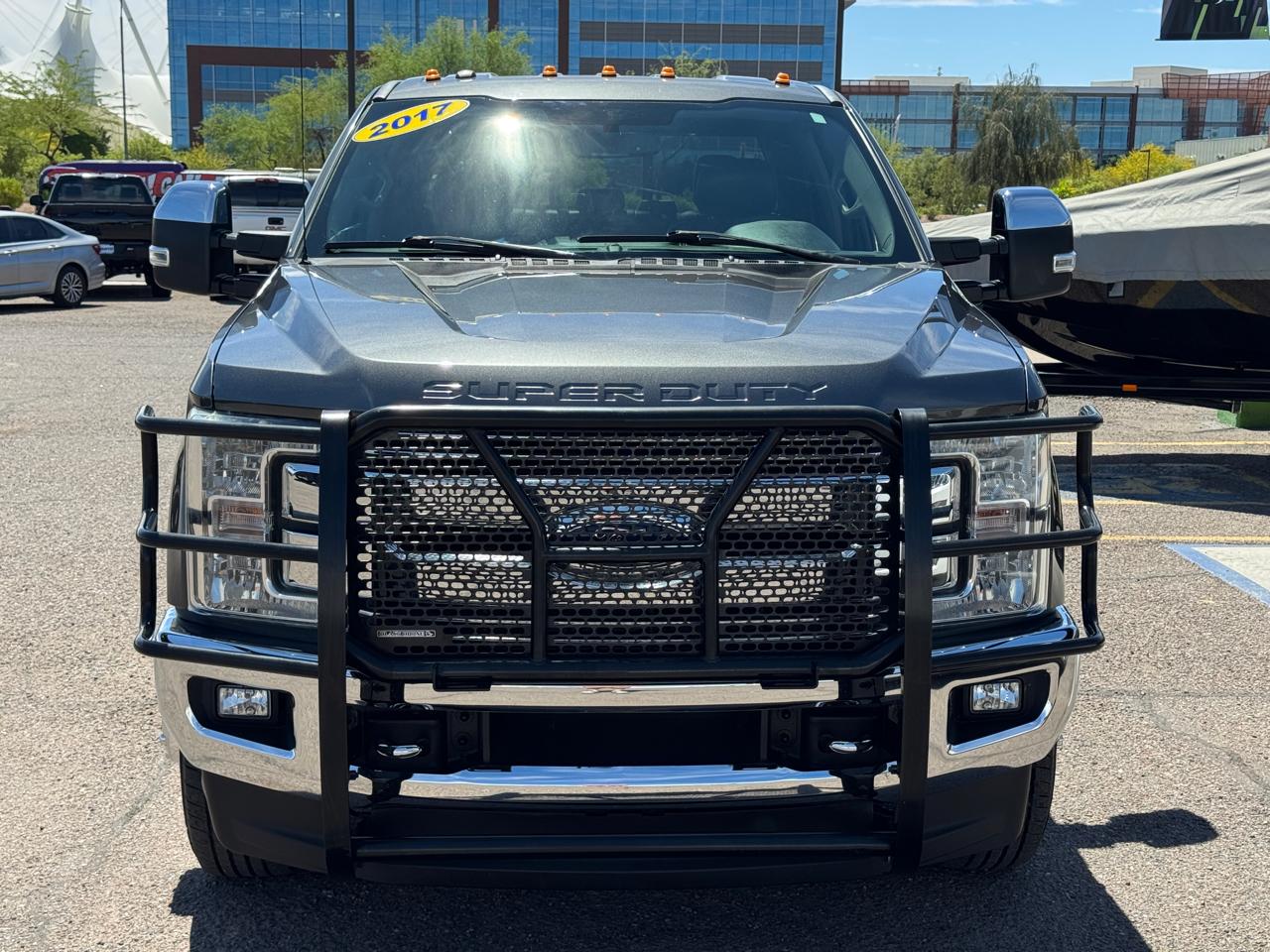 Ford Super Duty F-350 DRW Lariat 4WD Crew Cab 8' Box 2017