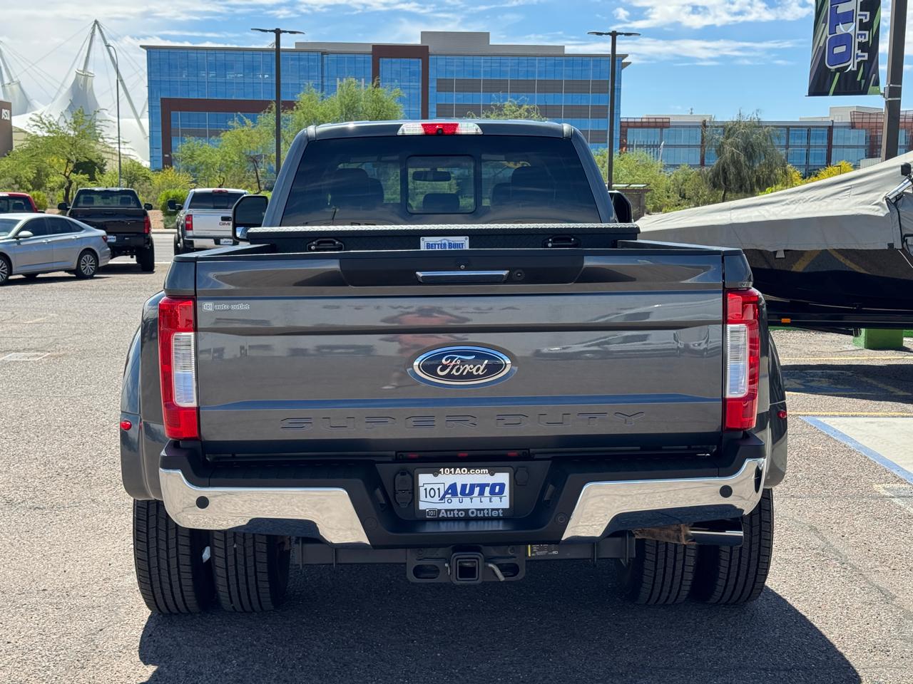 Ford Super Duty F-350 DRW Lariat 4WD Crew Cab 8' Box 2017