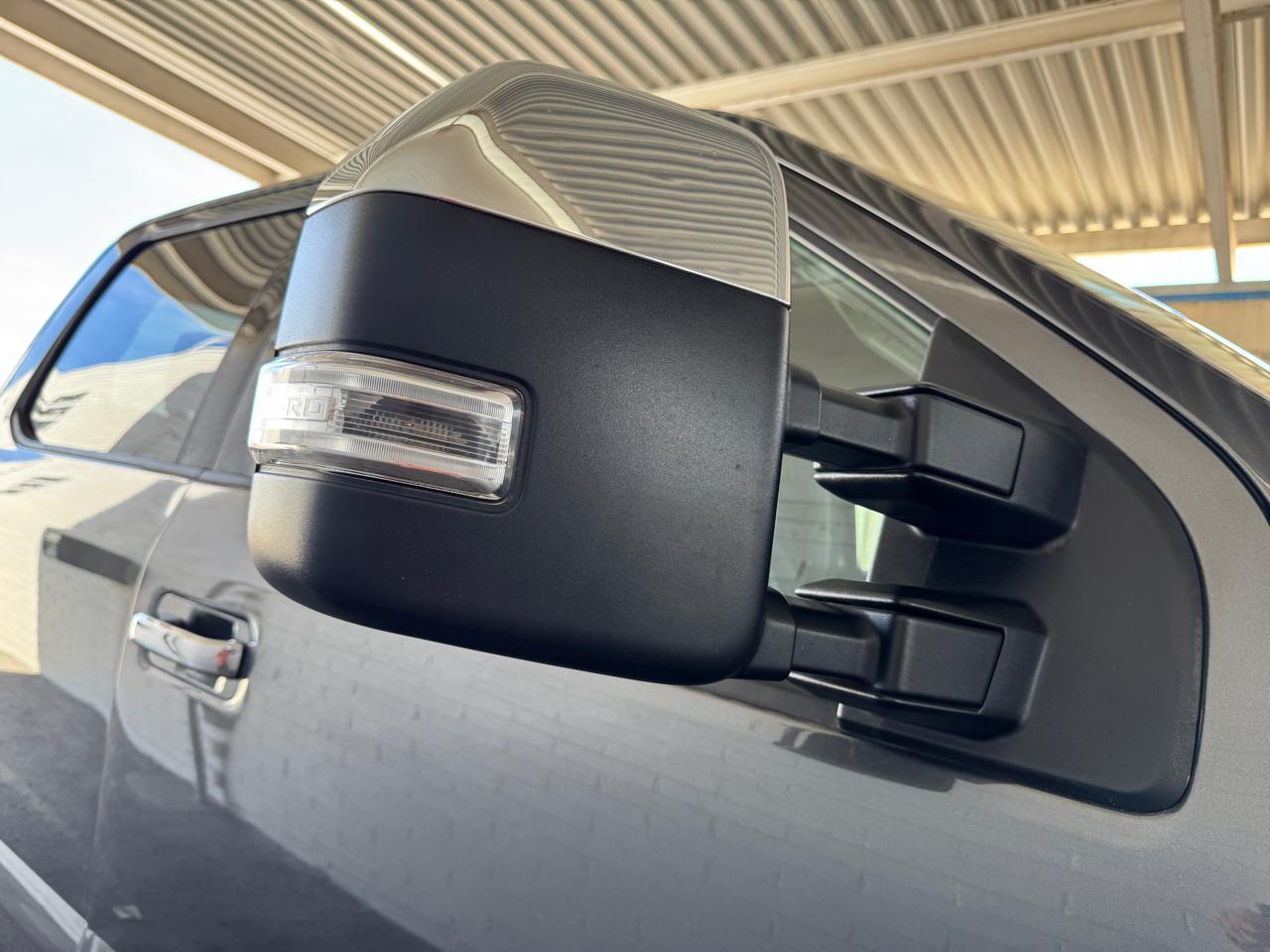 Ford Super Duty F-350 DRW Lariat 4WD Crew Cab 8' Box 2017