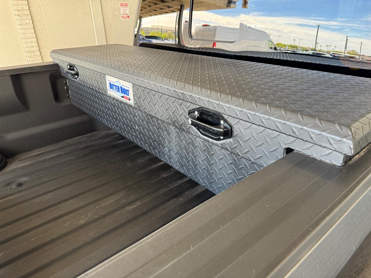 Ford Super Duty F-350 DRW Lariat 4WD Crew Cab 8' Box 2017