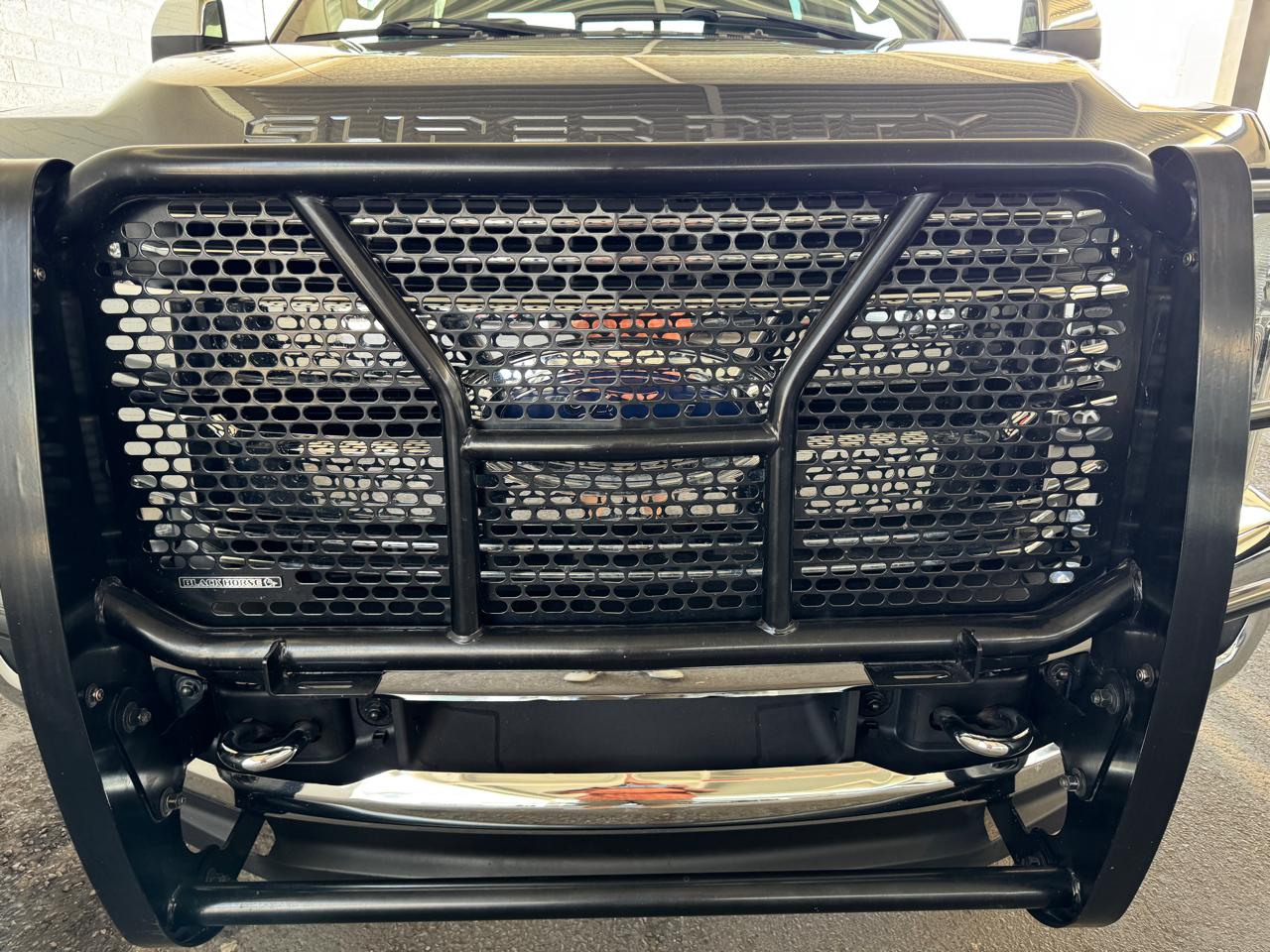 Ford Super Duty F-350 DRW Lariat 4WD Crew Cab 8' Box 2017