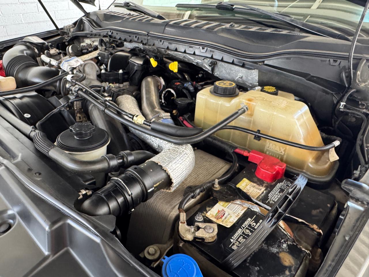 Ford Super Duty F-350 DRW Lariat 4WD Crew Cab 8' Box 2017