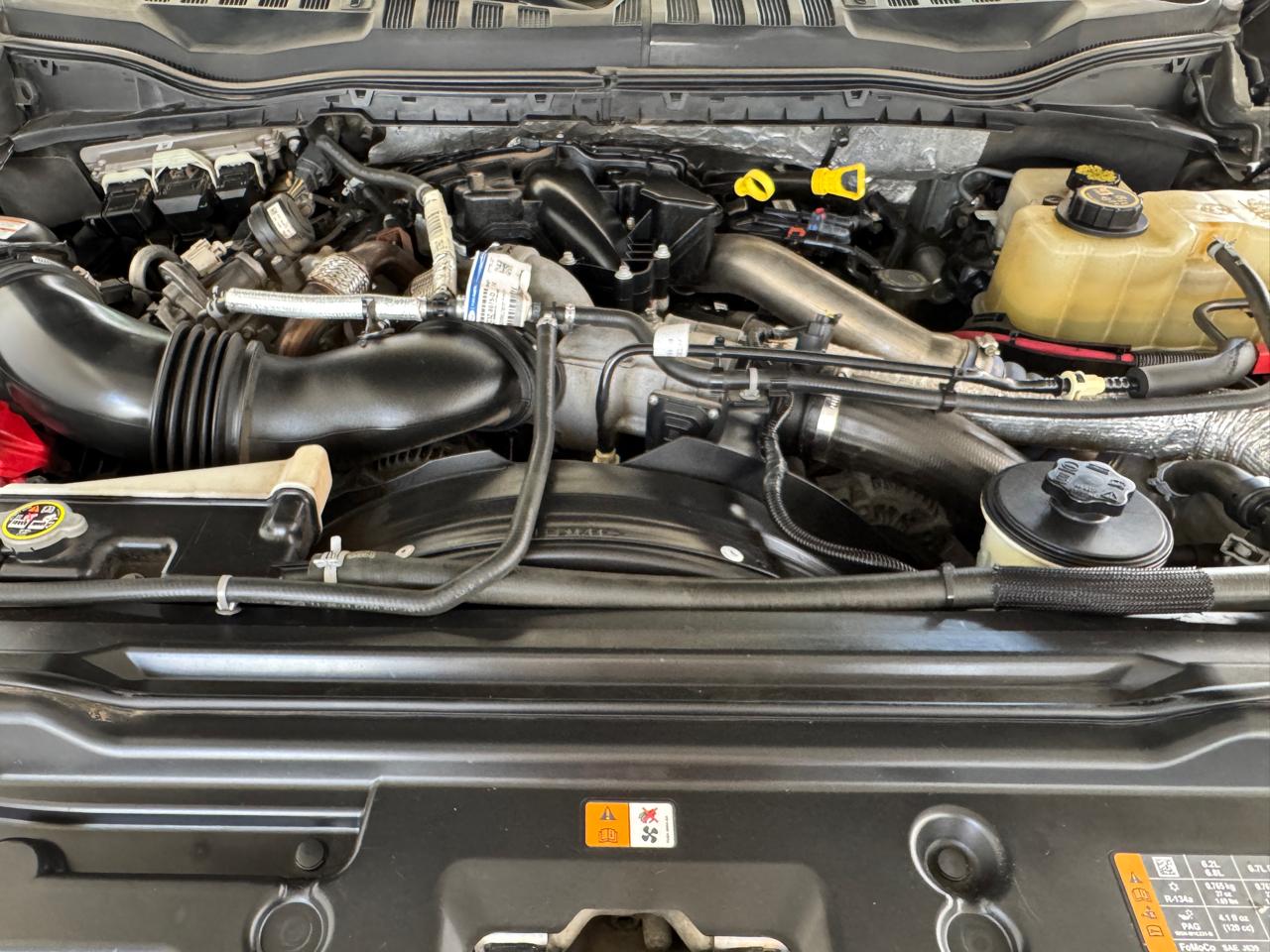 Ford Super Duty F-350 DRW Lariat 4WD Crew Cab 8' Box 2017