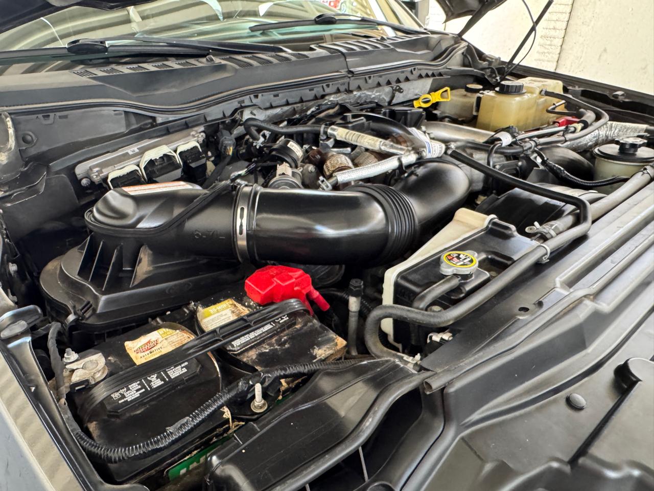 Ford Super Duty F-350 DRW Lariat 4WD Crew Cab 8' Box 2017