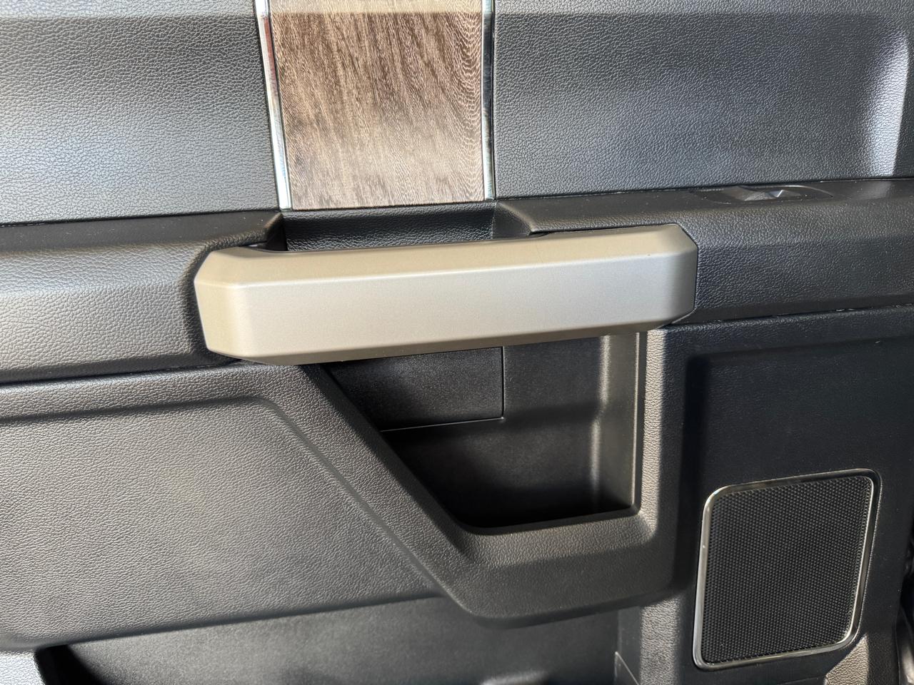 Ford Super Duty F-350 DRW Lariat 4WD Crew Cab 8' Box 2017