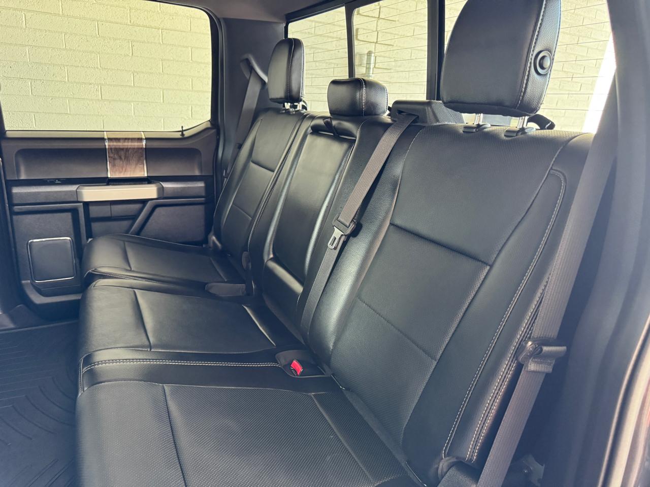 Ford Super Duty F-350 DRW Lariat 4WD Crew Cab 8' Box 2017