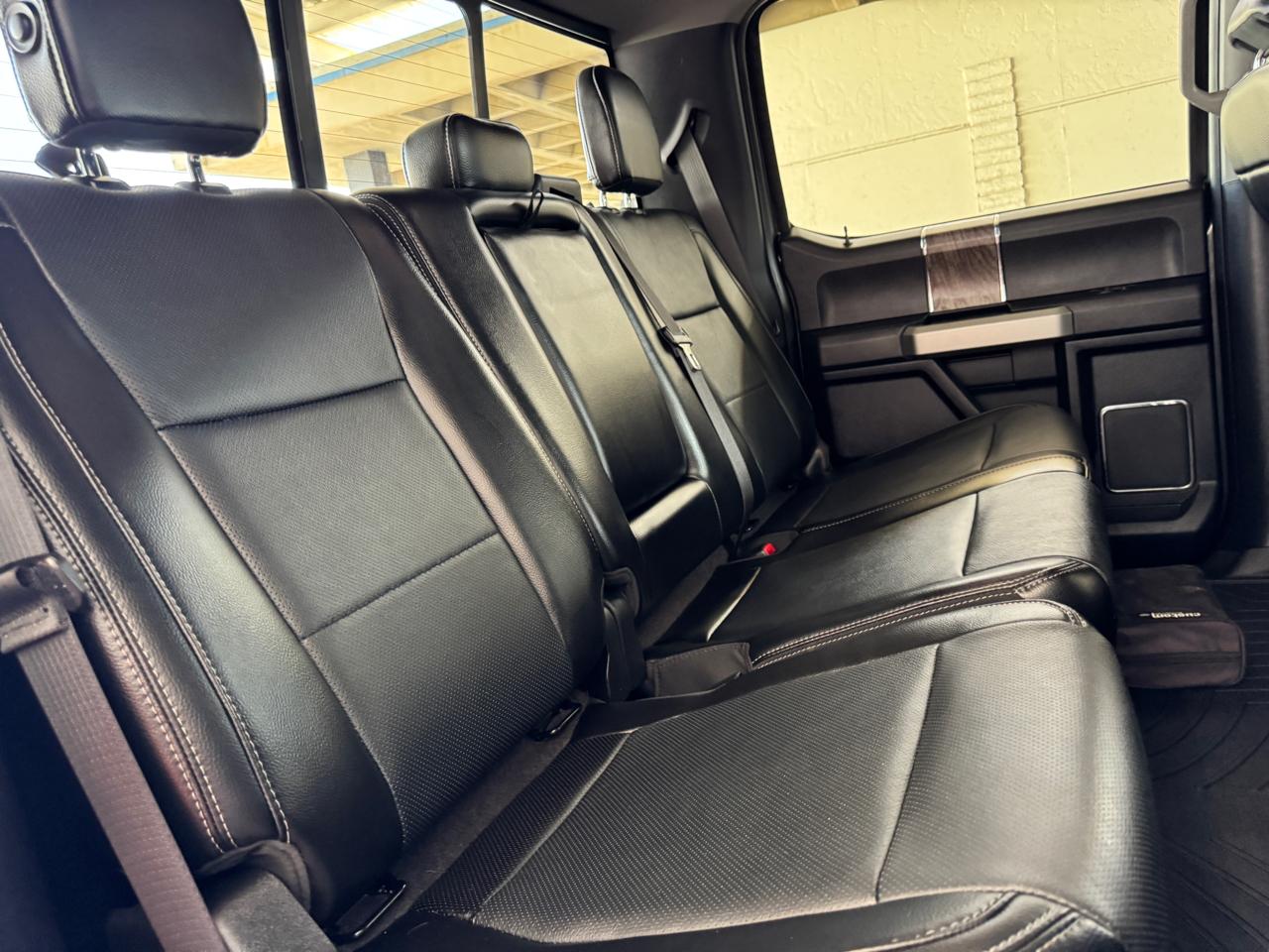 Ford Super Duty F-350 DRW Lariat 4WD Crew Cab 8' Box 2017