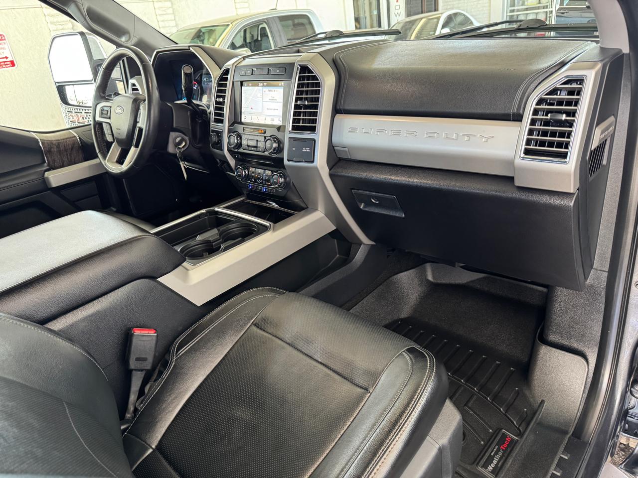 Ford Super Duty F-350 DRW Lariat 4WD Crew Cab 8' Box 2017