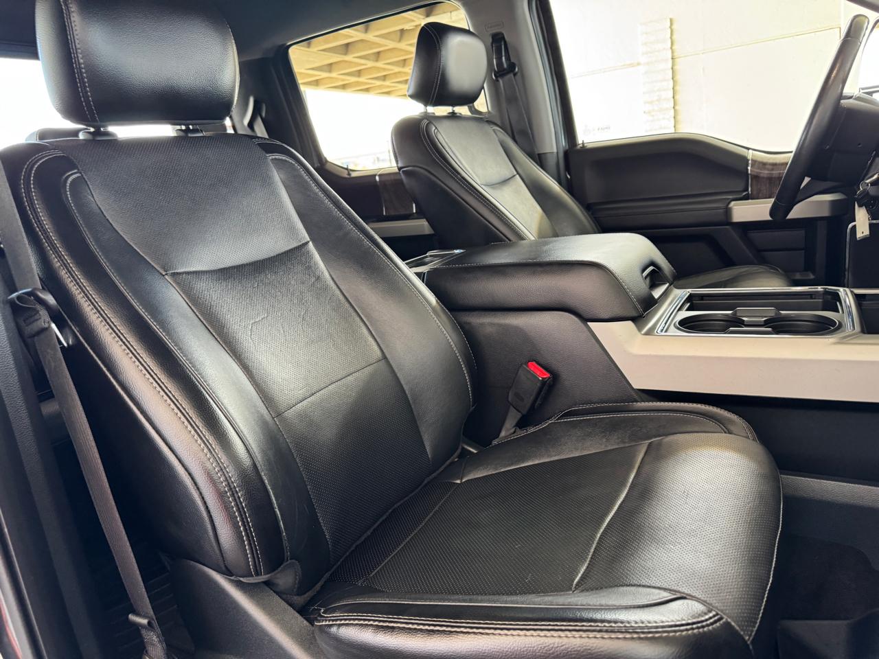 Ford Super Duty F-350 DRW Lariat 4WD Crew Cab 8' Box 2017