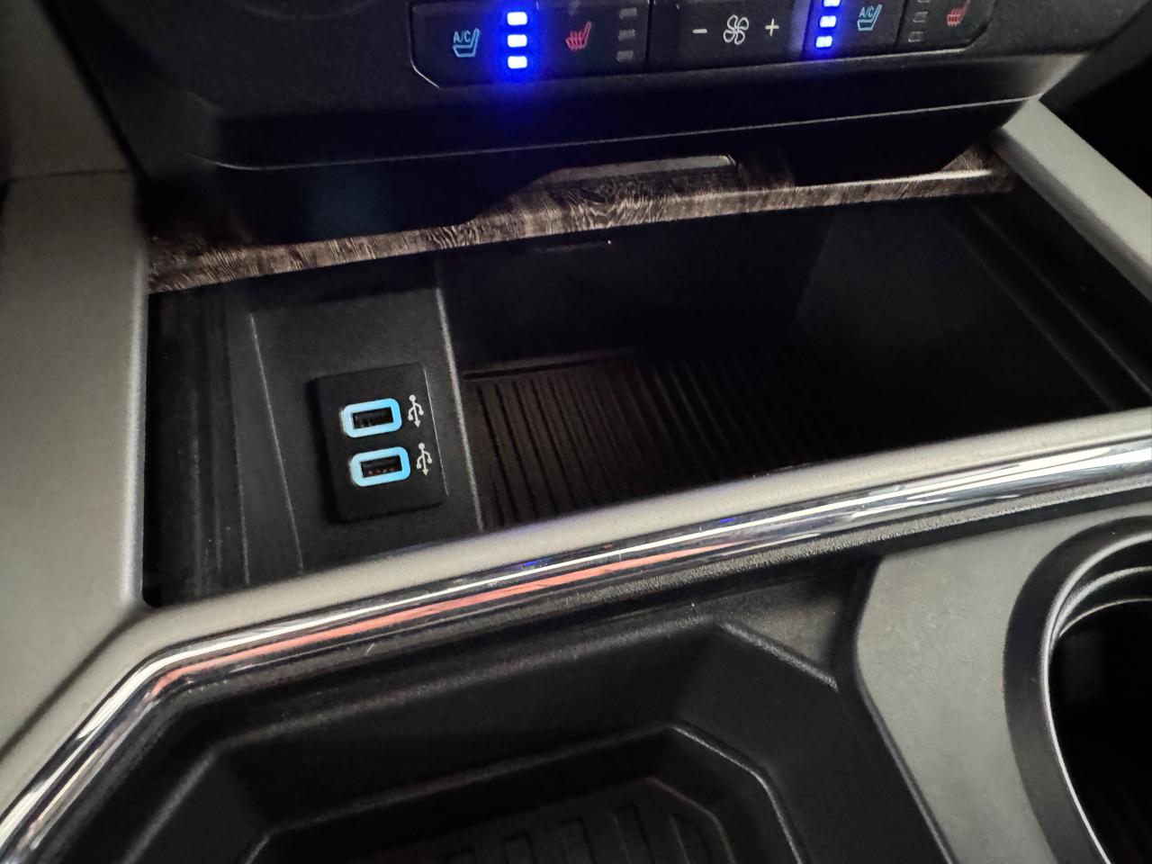 Ford Super Duty F-350 DRW Lariat 4WD Crew Cab 8' Box 2017