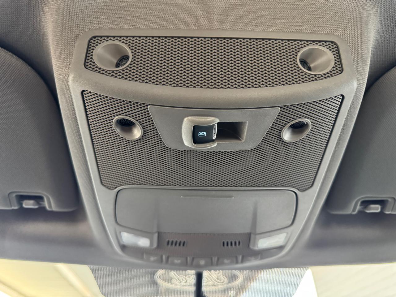 Ford Super Duty F-350 DRW Lariat 4WD Crew Cab 8' Box 2017