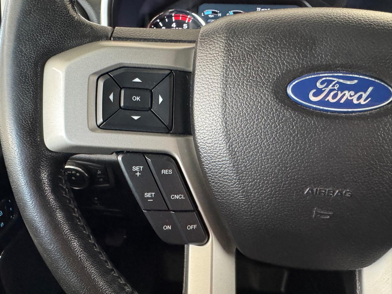 Ford Super Duty F-350 DRW Lariat 4WD Crew Cab 8' Box 2017