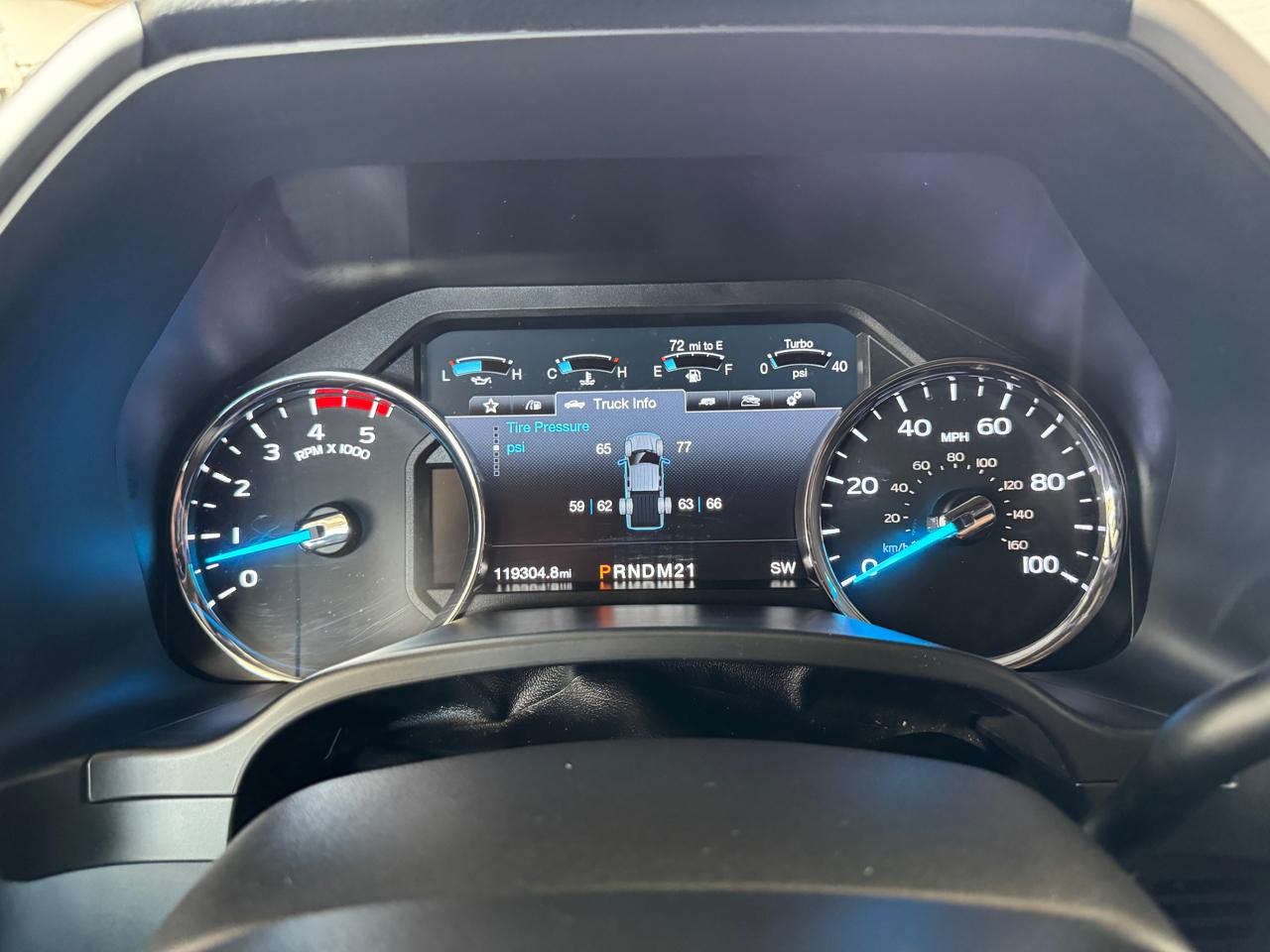 Ford Super Duty F-350 DRW Lariat 4WD Crew Cab 8' Box 2017