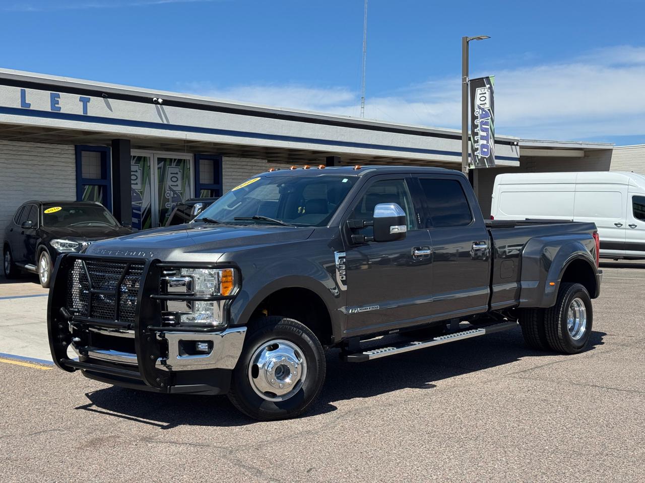 2017 Ford Super Duty F-350 DRW Lariat 4WD Crew Cab 8' Box