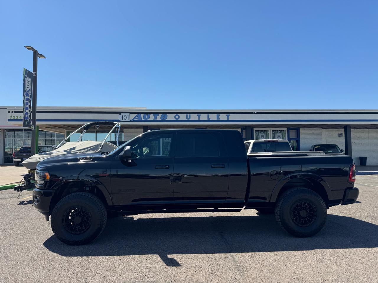 RAM 3500 Limited 4x4 Mega Cab 6'4" Box 2021
