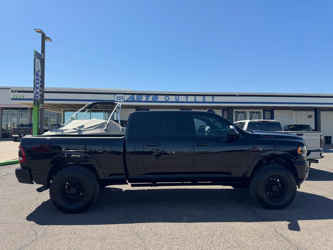 RAM 3500 Limited 4x4 Mega Cab 6'4" Box 2021
