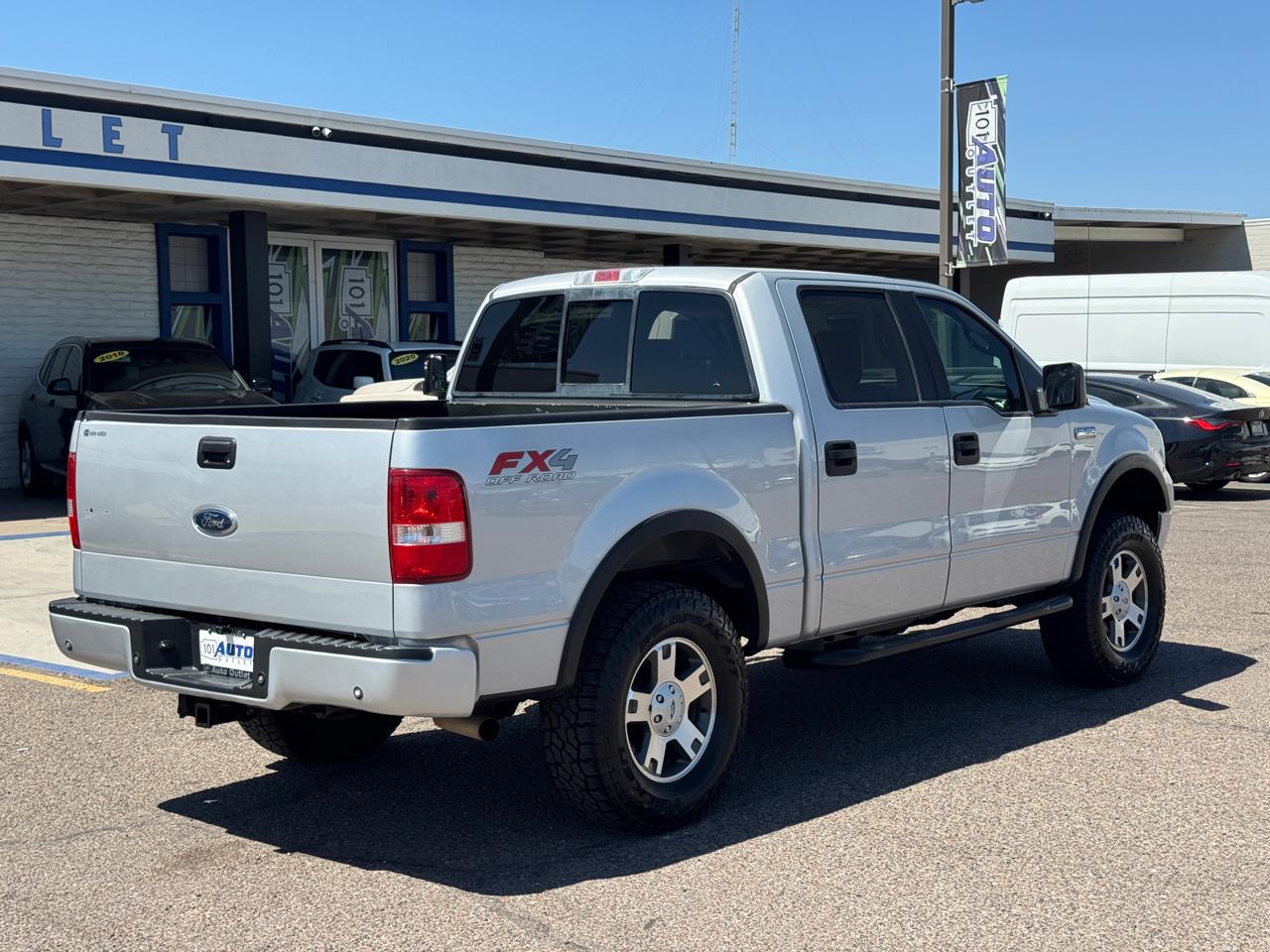 Ford F-150 SuperCrew 139" XLT 4WD 2004