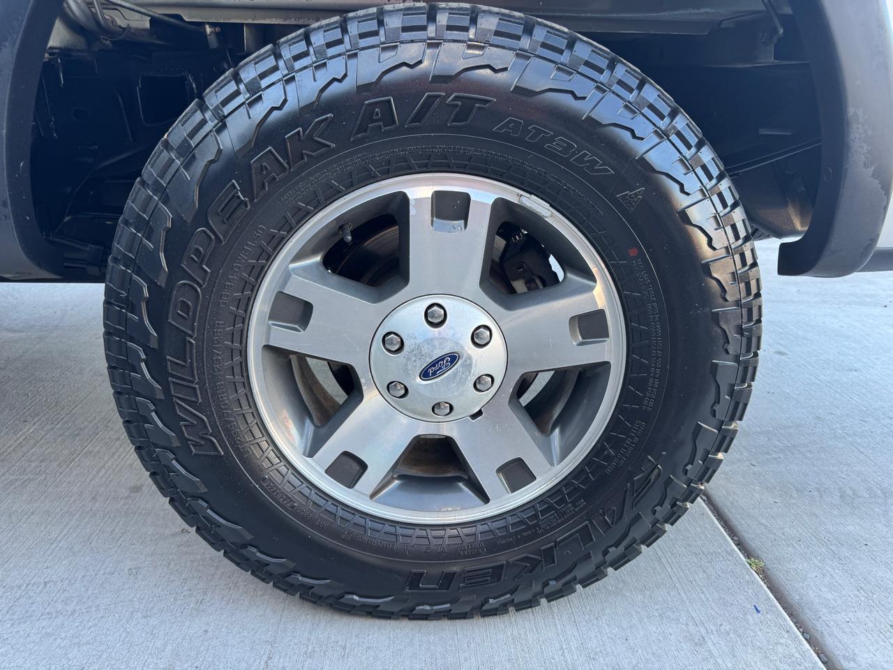 Ford F-150 SuperCrew 139" XLT 4WD 2004