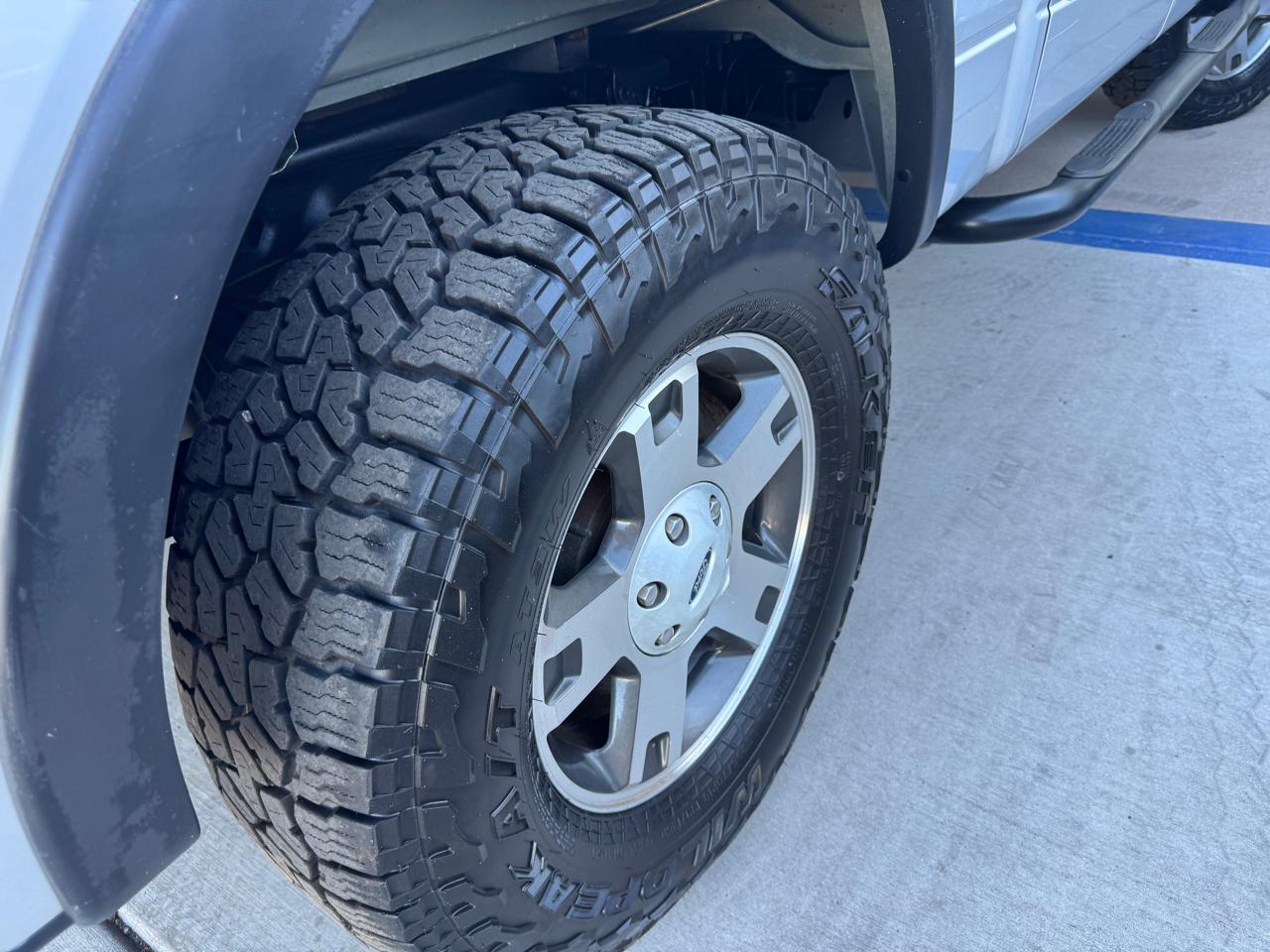 Ford F-150 SuperCrew 139" XLT 4WD 2004