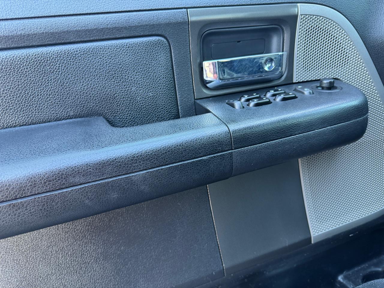 Ford F-150 SuperCrew 139" XLT 4WD 2004