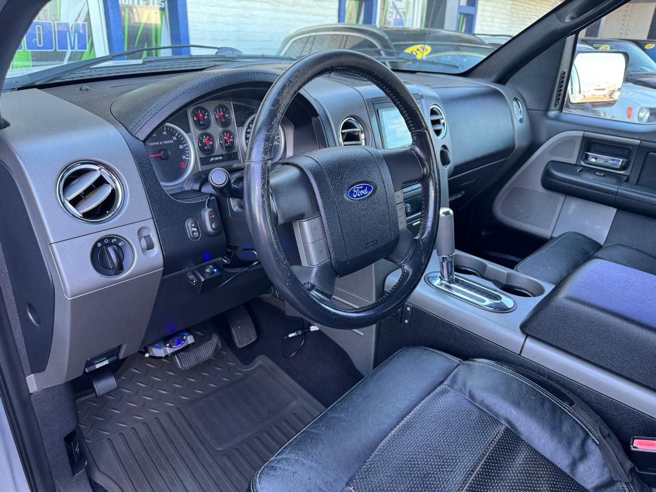 Ford F-150 SuperCrew 139" XLT 4WD 2004