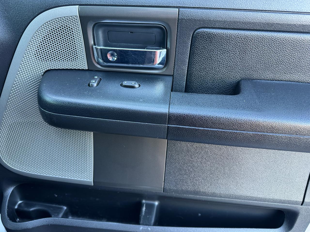 Ford F-150 SuperCrew 139" XLT 4WD 2004