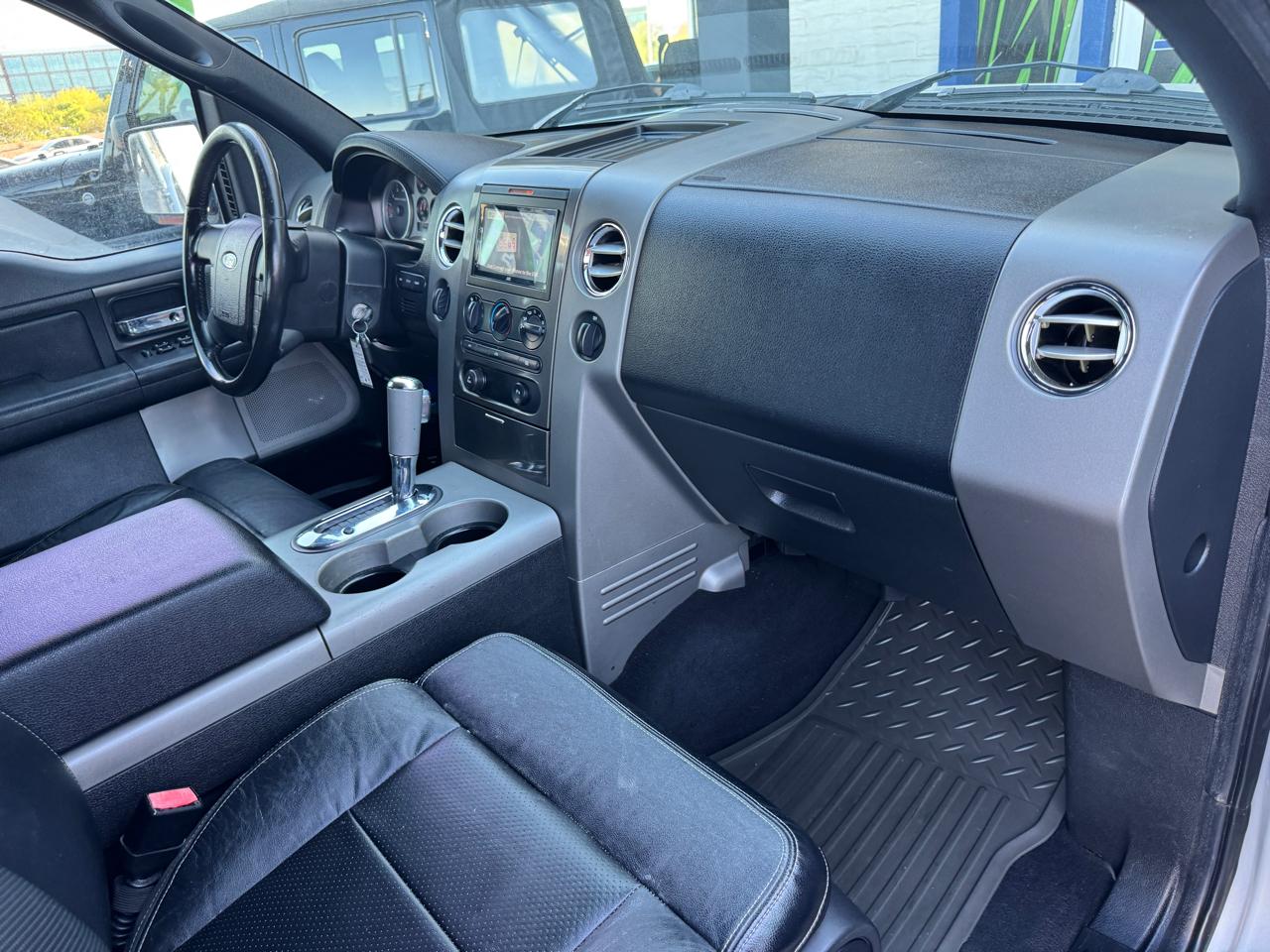 Ford F-150 SuperCrew 139" XLT 4WD 2004