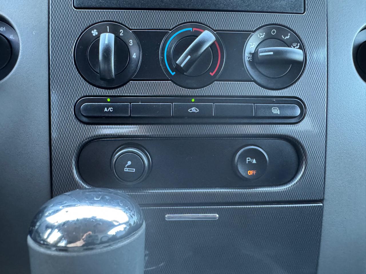 Ford F-150 SuperCrew 139" XLT 4WD 2004