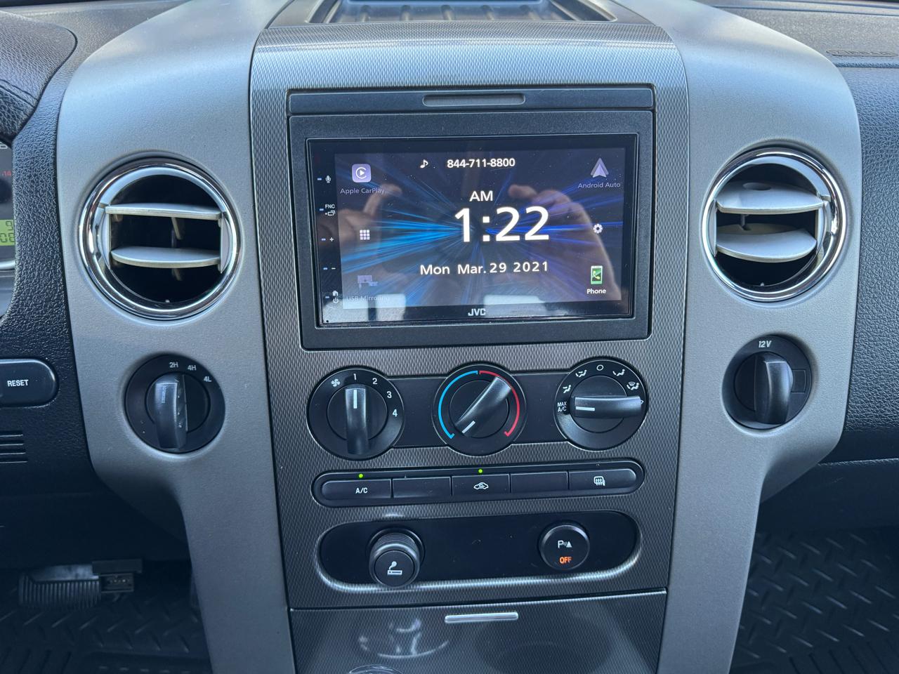 Ford F-150 SuperCrew 139" XLT 4WD 2004