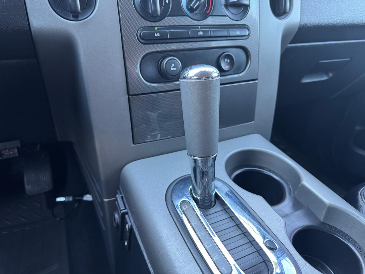 Ford F-150 SuperCrew 139" XLT 4WD 2004