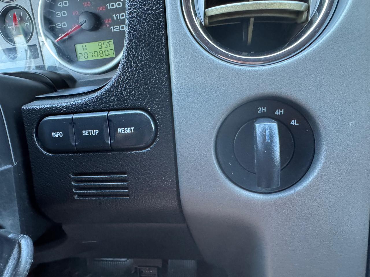 Ford F-150 SuperCrew 139" XLT 4WD 2004