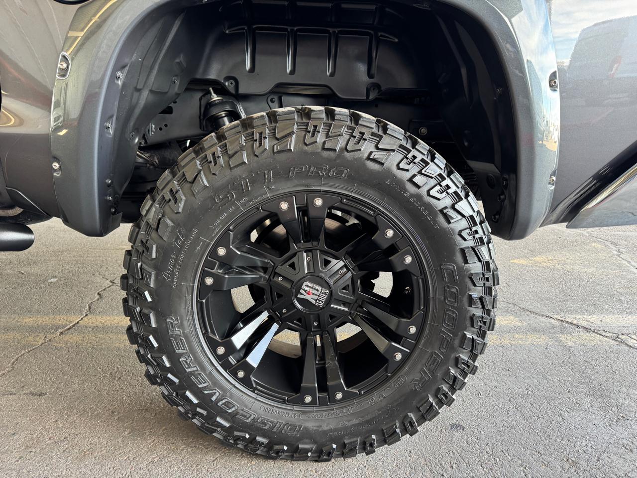 Toyota Tundra 2WD Truck CrewMax 5.7L V8 6-Spd AT SR5 (Natl) 2015