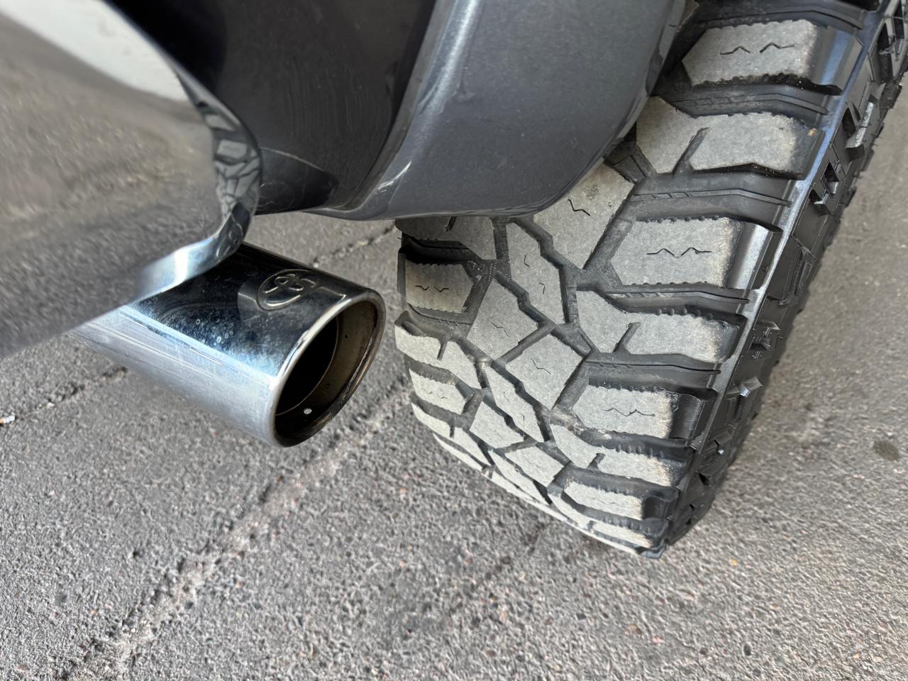 Toyota Tundra 2WD Truck CrewMax 5.7L V8 6-Spd AT SR5 (Natl) 2015