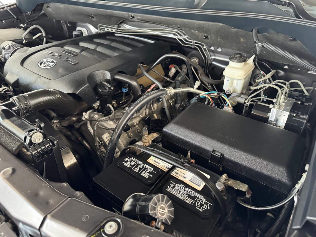 Toyota Tundra 2WD Truck CrewMax 5.7L V8 6-Spd AT SR5 (Natl) 2015