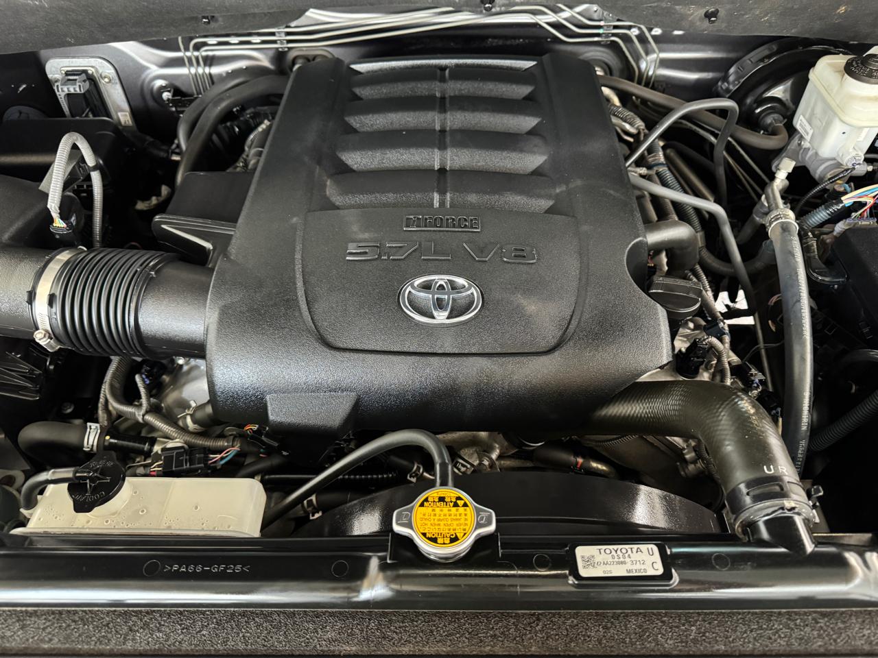 Toyota Tundra 2WD Truck CrewMax 5.7L V8 6-Spd AT SR5 (Natl) 2015